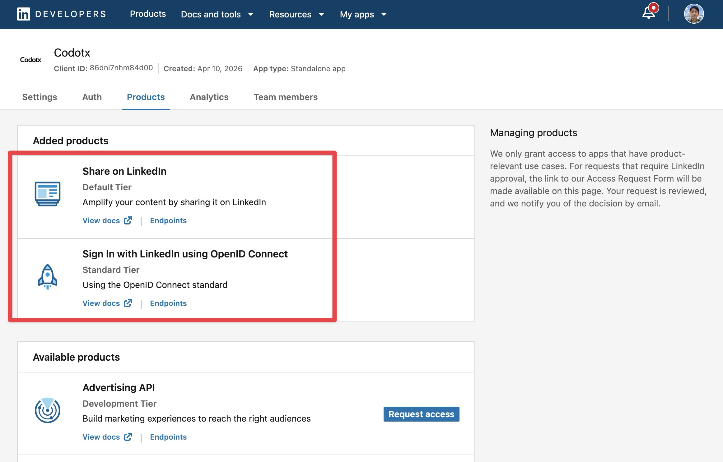 LinkedIn App 的 Products 頁籤，需開通 Share on LinkedIn 與 Sign In with LinkedIn using OpenID Connect